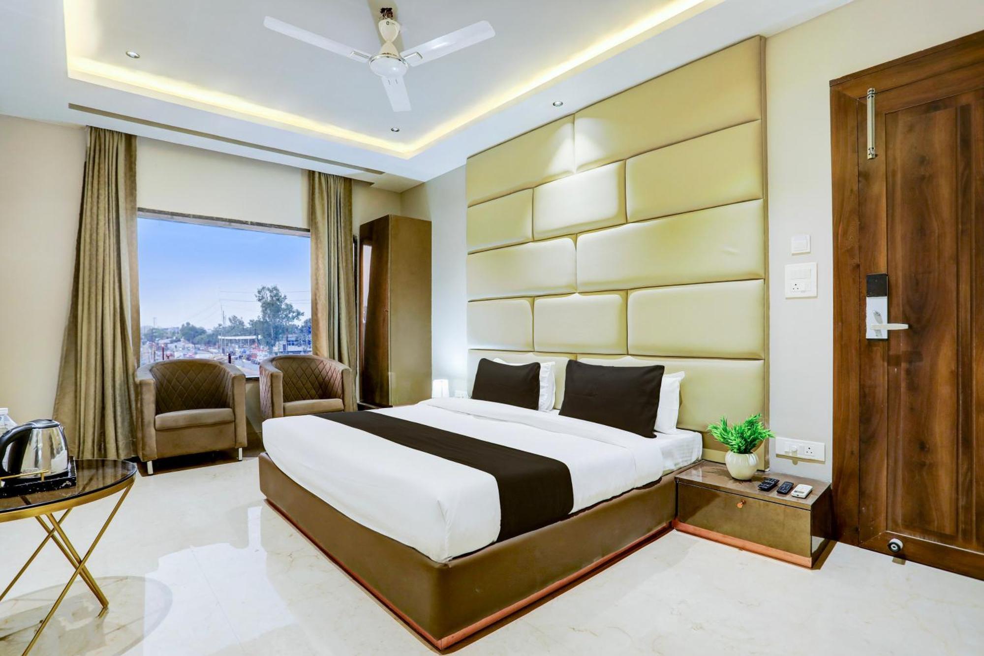 Super Collection O Belgacihia Near Kolkata Railway Station Hotell Gwalior Exteriör bild